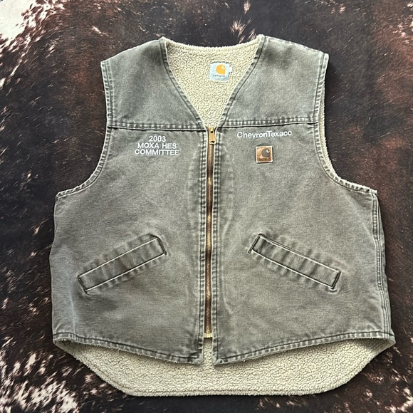 MOVING SALE!!! CARHARTT DUCK LINED SHERPA VEST. MAKE OFFERS! - Picture 1 of 5